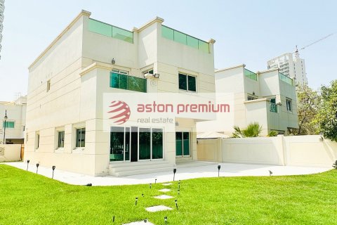 فيلا للإيجار في دائرة قرية جميرا، دبي، الإمارات العربية المتحدة 4 غرفة نوم ، 262.4 متر مربع ، رقم 641068 - صورة 1