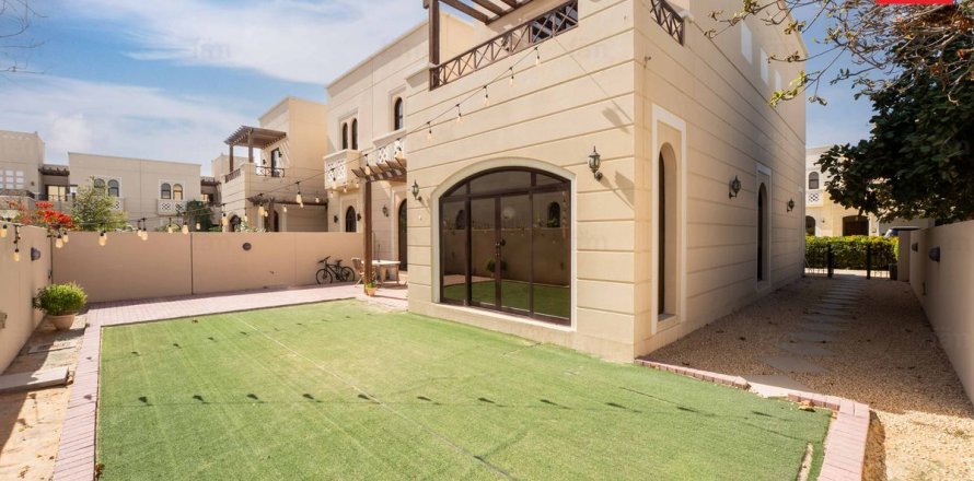 Dubai、UAEにあるタウンハウス 4ベッドルーム、387.1 m2 No687263