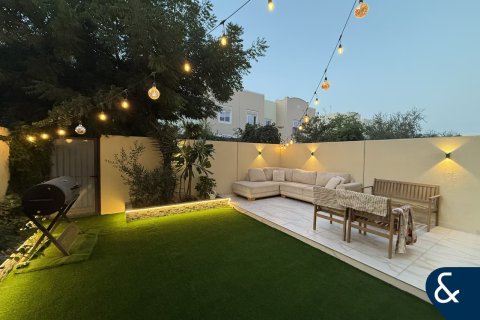 Shtëpi në qytet në Dubai Land, Dubai, Emiratet e Bashkuara Arabe 3 dhoma gjumi, 179 m2. № 688532