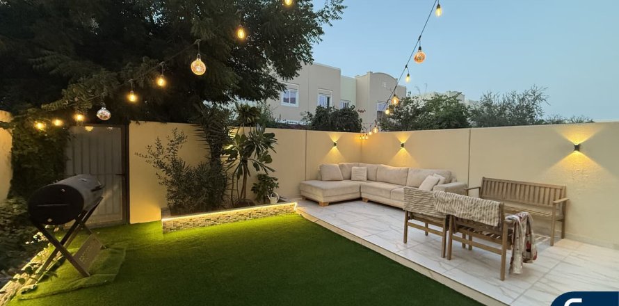 Shtëpi në qytet në Dubai Land, Dubai, Emiratet e Bashkuara Arabe 3 dhoma gjumi, 179 m2. № 688532