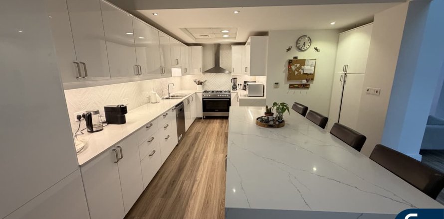 Mudon, Dubai, UAE의 빌라 침실 4개, 354제곱미터 번호 688533