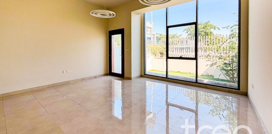 Kaupunkipientalo Al Furjan, Dubai, Arabiemiraatit 4 makuuhuonetta, 242.48 m2 № 733694