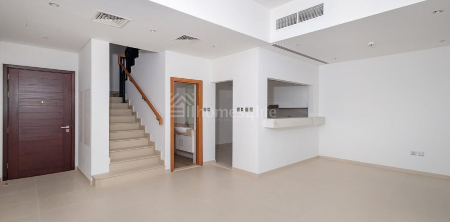 טאונהאוס ב Dubai Land, Dubai, איחוד האמירויות 3 חדרי שינה, 223 מ"ר מספר 719680