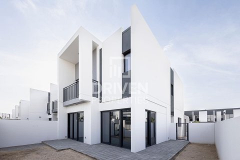 Radhus till försäljning i Dubai Land, Dubai, UAE 4 sovrum, 223 kvm Nr. 653846 - fotografi 1