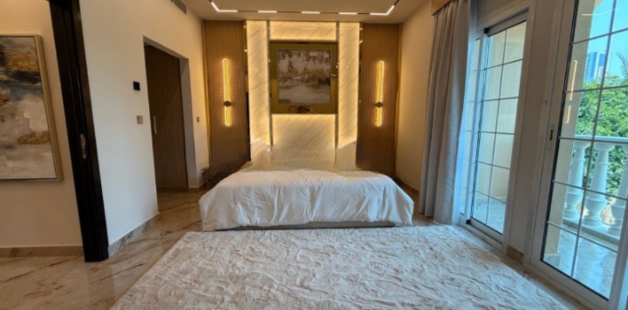 Townhouse i Jumeirah Village Triangle, Dubai, UAE 2 soveværelser, 152 kvm № 705365