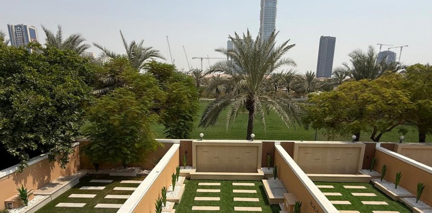 Townhouse i Jumeirah Village Triangle, Dubai, UAE 2 soveværelser, 152 kvm № 705369