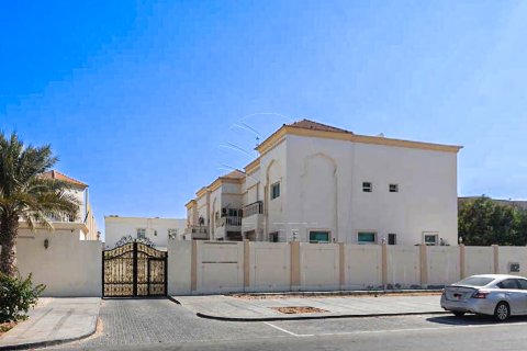 Villa till försäljning i Mohamed Bin Zayed City, Abu Dhabi, UAE 5 sovrum, 3716 kvm Nr. 662775 - fotografi 2