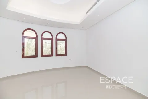 Villa à louer à Emirates Hills, Dubai, EAU 8 chambres, 1486 m2 № 650318 - photo 15