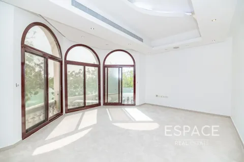 Villa à louer à Emirates Hills, Dubai, EAU 8 chambres, 1486 m2 № 650318 - photo 13