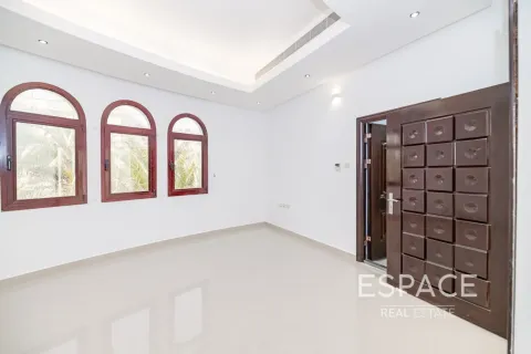 Villa à louer à Emirates Hills, Dubai, EAU 8 chambres, 1486 m2 № 650318 - photo 14