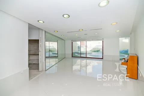 Villa à louer à Emirates Hills, Dubai, EAU 8 chambres, 1486 m2 № 650318 - photo 16