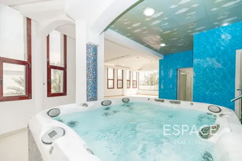 Villa à louer à Emirates Hills, Dubai, EAU 8 chambres, 1486 m2 № 650318 - photo 9