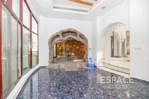 Villa à louer à Emirates Hills, Dubai, EAU 8 chambres, 1486 m2 № 650318 - photo 4