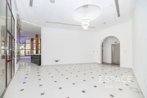 Villa à louer à Emirates Hills, Dubai, EAU 8 chambres, 1486 m2 № 650318 - photo 7