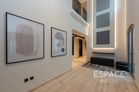 Villa te huur in Palm Jumeirah, Dubai, VAE 4 slaapkamers, 511 vr.m., nr 650320 - foto 4