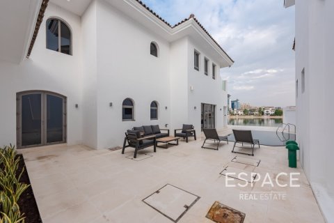 Villa te huur in Palm Jumeirah, Dubai, VAE 4 slaapkamers, 511 vr.m., nr 650320 - foto 20
