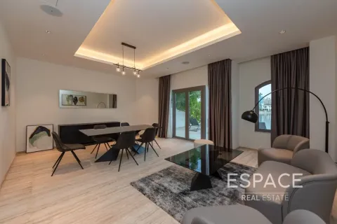 Villa te huur in Palm Jumeirah, Dubai, VAE 4 slaapkamers, 511 vr.m., nr 650320 - foto 3