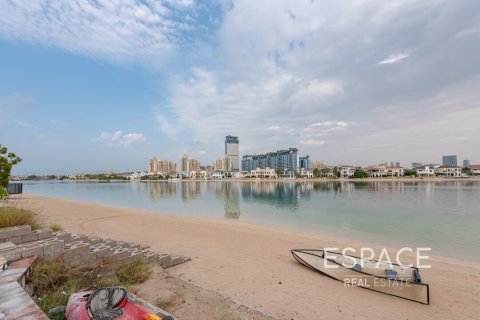 Villa te huur in Palm Jumeirah, Dubai, VAE 4 slaapkamers, 511 vr.m., nr 650320 - foto 15
