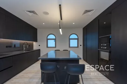 Villa te huur in Palm Jumeirah, Dubai, VAE 4 slaapkamers, 511 vr.m., nr 650320 - foto 5