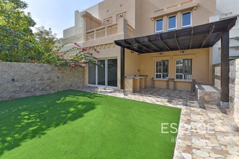Villa sa The Lakes, Dubai, UAE 4 silid-tulugan, 288 sq.m. № 650321 - larawan 1