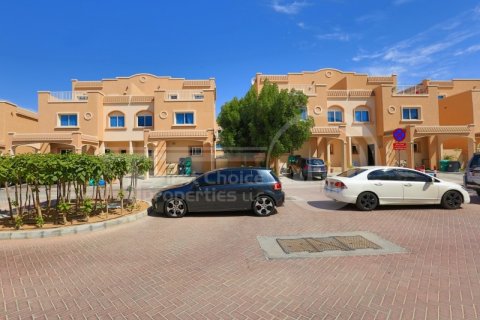 Villa a Al Reef, Abu Dhabi, EAU 2 camere da letto, 170.2 mq. № 730995