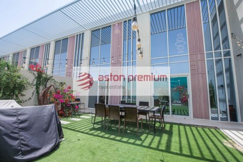 Rukan, Dubai, UAE의 판매용 타운하우스 침실 5개, 248제곱미터 번호 715171 - 사진 27