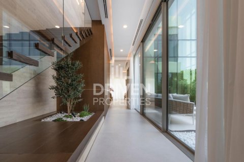 Vila v Jumeirah, Dubai, SAE 5 ložnice, 704.76 m² Č.: 743245 - fotografie 17