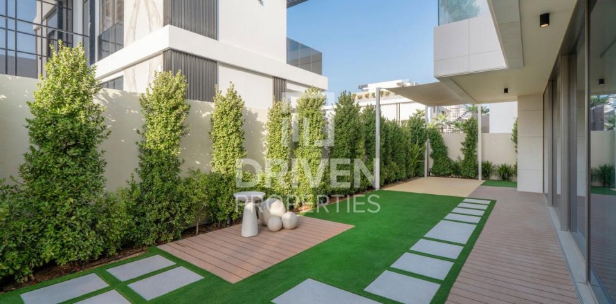 Vila v Jumeirah, Dubai, SAE 5 ložnice, 704.76 m² Č.: 743245