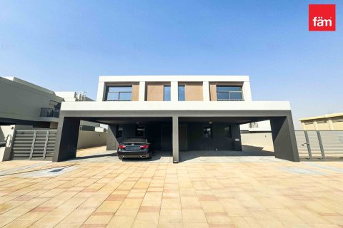 Villa in Dubai, UAE 3 bedrooms, 272.4 sq.m. № 702490