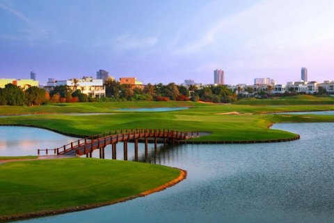 Lägenhet till försäljning i Emirates Hills, Dubai, UAE 2 sovrum, 107 kvm Nr. 652677 - fotografi 14