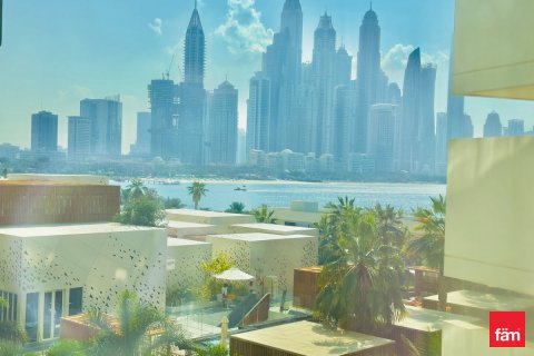 Apartment in Palm Jumeirah, Dubai, UAE 3 bedrooms, 216 sq.m. № 668976 - photo 12