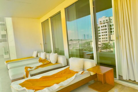 Apartment in Palm Jumeirah, Dubai, UAE 3 bedrooms, 216 sq.m. № 668976 - photo 11