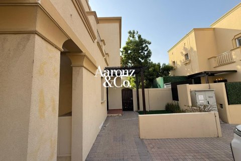 Villa para arrendamento em The Springs, Dubai, EAU 2 quartos, 264 m2 № 758928 - foto 19