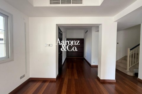 Villa para arrendamento em The Springs, Dubai, EAU 2 quartos, 264 m2 № 758928 - foto 2