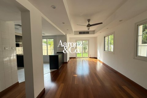 Villa en The Springs, Dubai, EAU 2 dormitorios, 264 m² № 758928