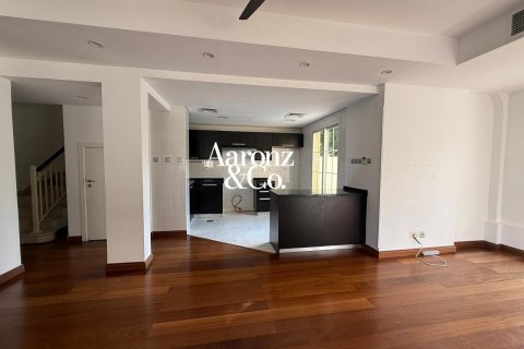 Villa para arrendamento em The Springs, Dubai, EAU 2 quartos, 264 m2 № 758928 - foto 3