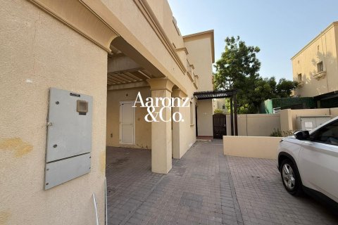 Villa para arrendamento em The Springs, Dubai, EAU 2 quartos, 264 m2 № 758928 - foto 18