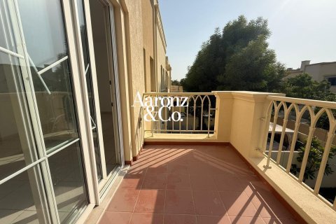 Villa para arrendamento em The Springs, Dubai, EAU 2 quartos, 264 m2 № 758928 - foto 17