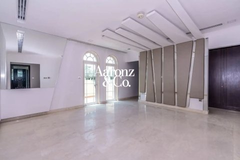 Villa en alquiler en Jumeirah Park, Dubai, EAU 4 dormitorios, 740 m2 № 758927 - foto 7