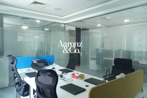 دفتر در Business Bay، Dubai ، امارات متحده عربی 129 متر مربع. شماره 711060