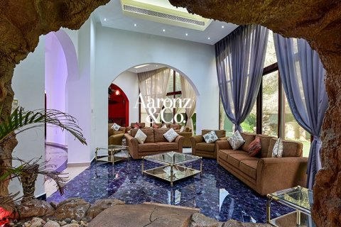 فيلا للإيجار في Emirates Hills، دبي، الإمارات العربية المتحدة 8 غرفة نوم ، 1486 متر مربع ، رقم 741561 - صورة 7