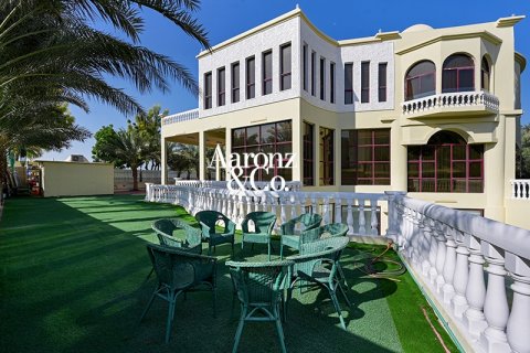 Βίλα σε Emirates Hills, Dubai, ΗΑΕ 8 υπνοδωμάτια, 1486 τ.μ. Αρ. 741561