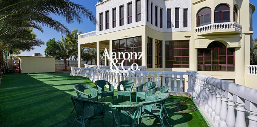 Vilă în Emirates Hills, Dubai, EAU 8 dormitoare, 1486 mp.  №741561