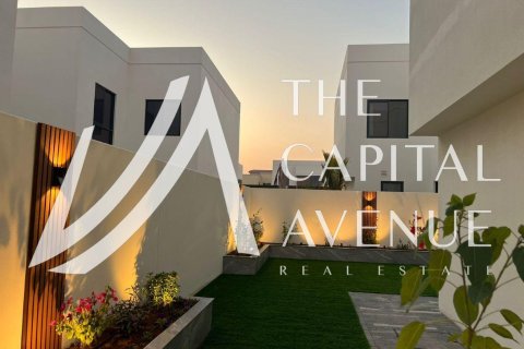 Vila di Yas Island, Abu Dhabi, UAE 4 bilik tidur, 227 meter persegi № 681378