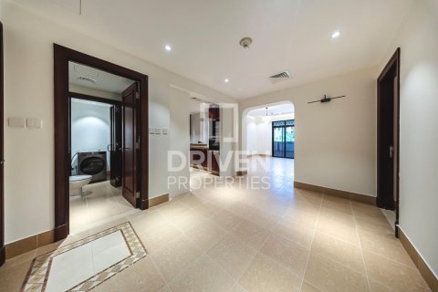 Apartament de vânzare în Downtown Dubai (Downtown Burj Dubai), Dubai, EAU 2 dormitoare, 124.03 mp.  №762448 - poză 2