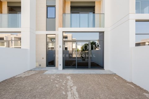 Снять в аренду таунхаус в Arabian Ranches 3, Дубай, ОАЭ 3 спальни, 145.84934873м2, № 658889 - фото 1