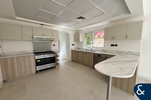 Villa te huur in Meadows, Dubai, VAE 5 slaapkamers, 353 vr.m., nr 688781 - foto 4