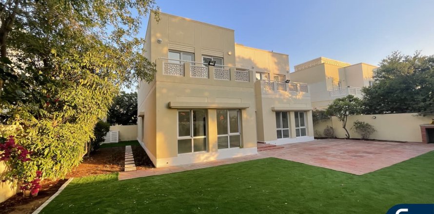 ویلا در Meadows، Dubai ، امارات متحده عربی 5 خوابه ، 353 متر مربع.  شماره 688781