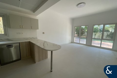 ویلا برای اجاره در Meadows، Dubai، امارات متحده عربی 5 خوابه ، 353 متر مربع ، شماره 688781 - تصویر 2