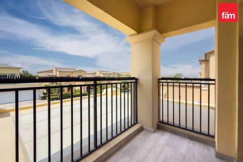 Vilă de închiriat în Dubai, EAU 3 dormitoare, 325 mp.  №758419 - poză 2